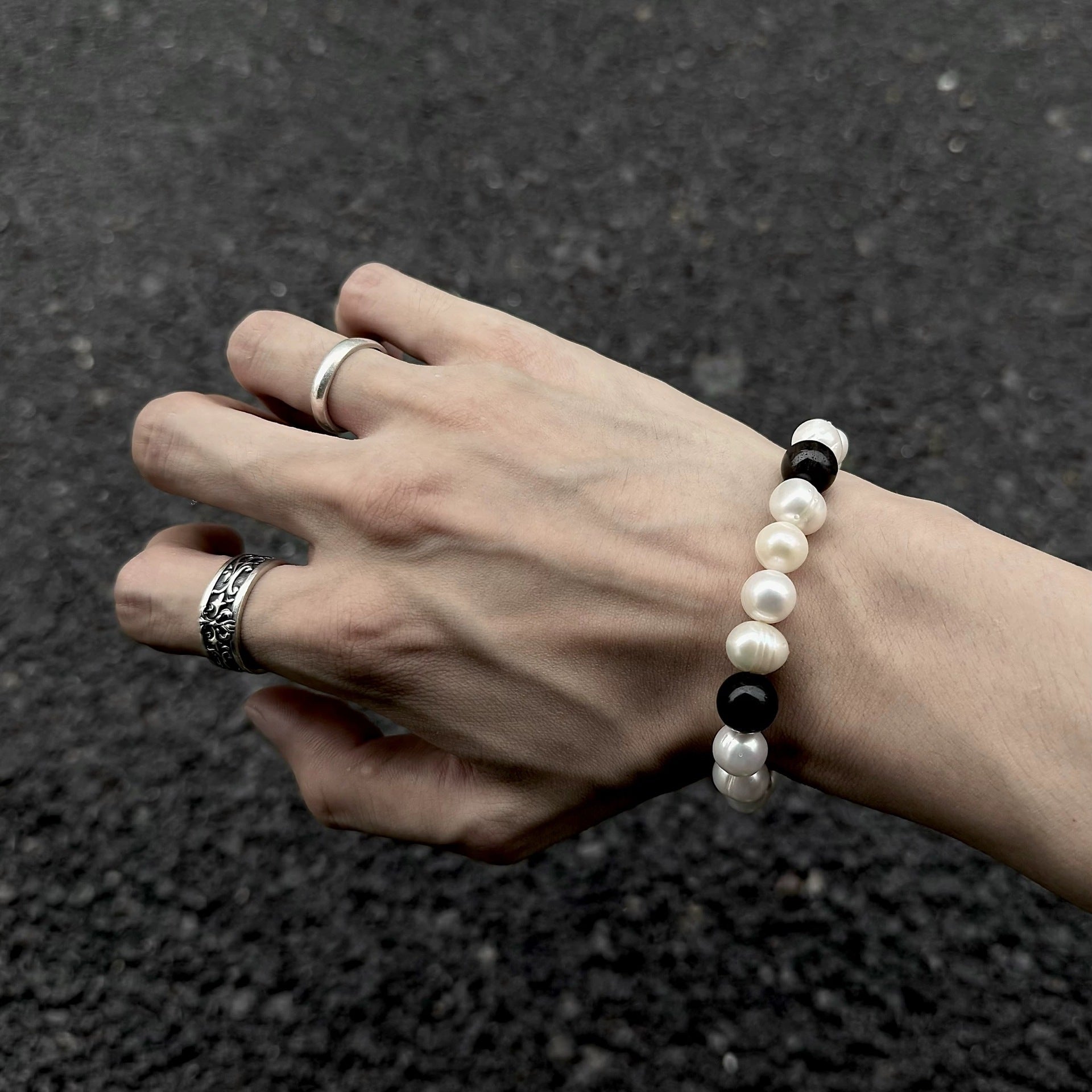 Black and white natural freshwater pearl bracelet - Lunaire Jewelry